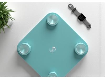 Smartwatch, sensor de sueño y báscula inteligente, representando gadgets de salud modernos.